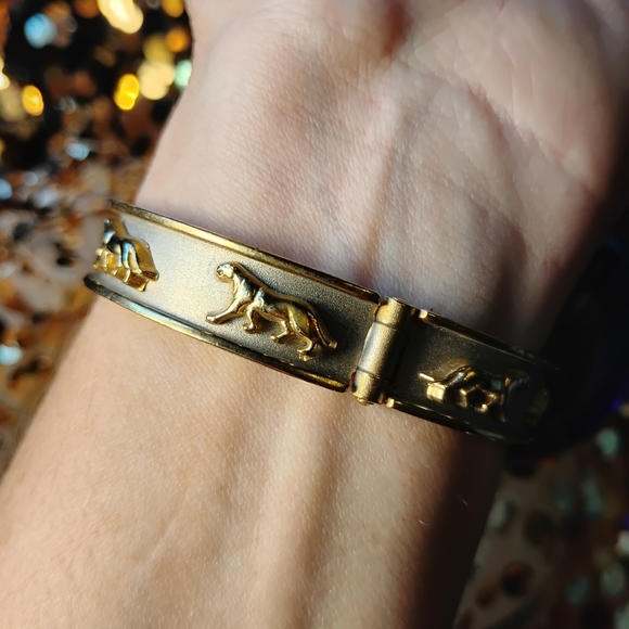 Vintage 80s Gols & Silver Waking Lioness Heavy Metal Spirit Cuff Bracelet - Picture 3 of 11